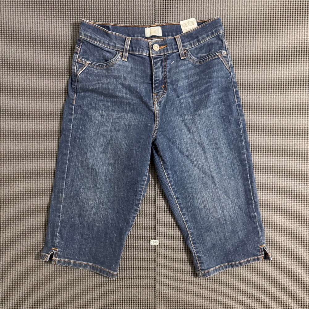 Levis 512 Perfectly Slimming Denim Capri Shorts Womens 8 Blue Medium Wash